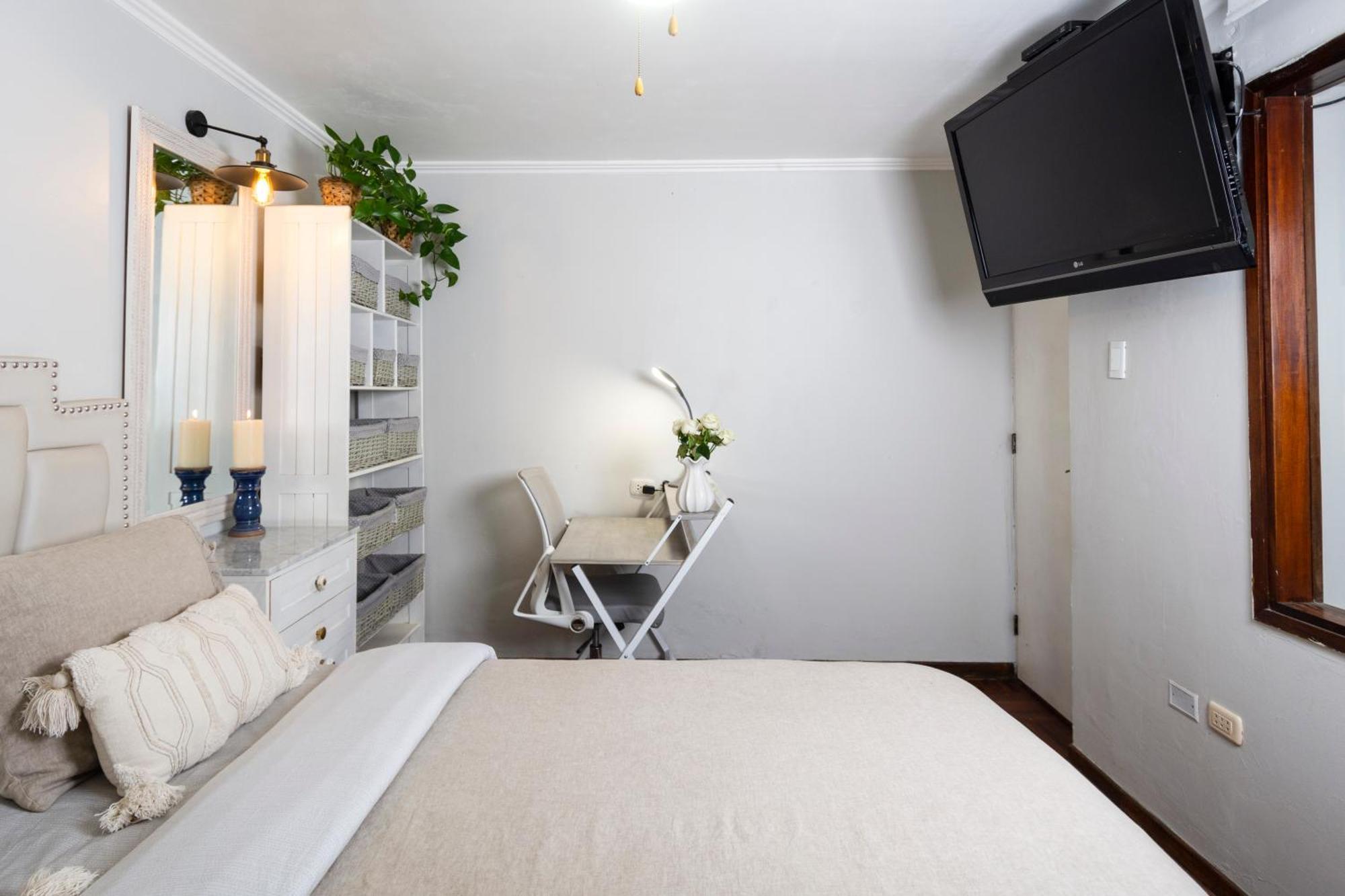 Casa Ramos Salamanca - Airport Pick Up And Drop Off Service - Homestay Лима Экстерьер фото